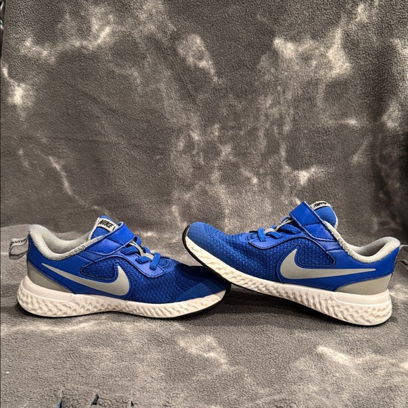 Nike Kids Blue and Gray Sneakers - Picture 5 of 6